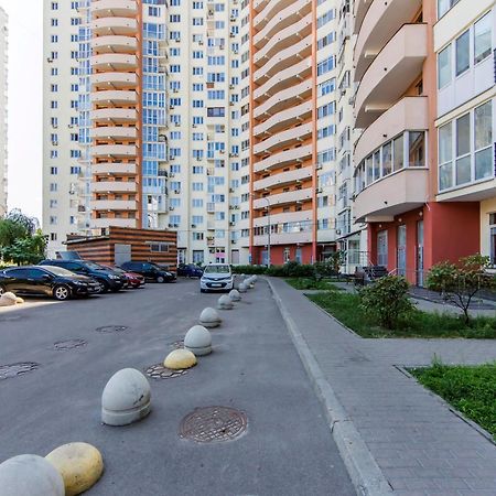 Large 2 Room Apartment With A Beautiful View 2 Min Metro Chernigivska Киев Экстерьер фото
