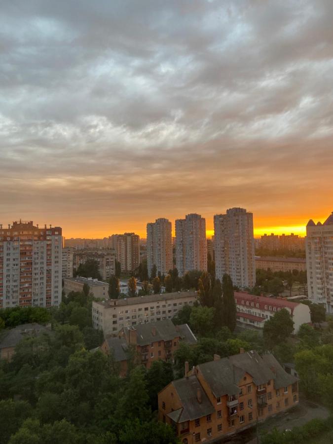 Large 2 Room Apartment With A Beautiful View 2 Min Metro Chernigivska Киев Экстерьер фото