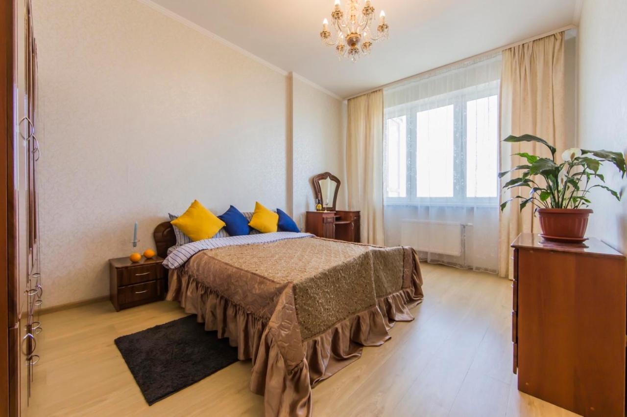 Large 2 Room Apartment With A Beautiful View 2 Min Metro Chernigivska Киев Экстерьер фото
