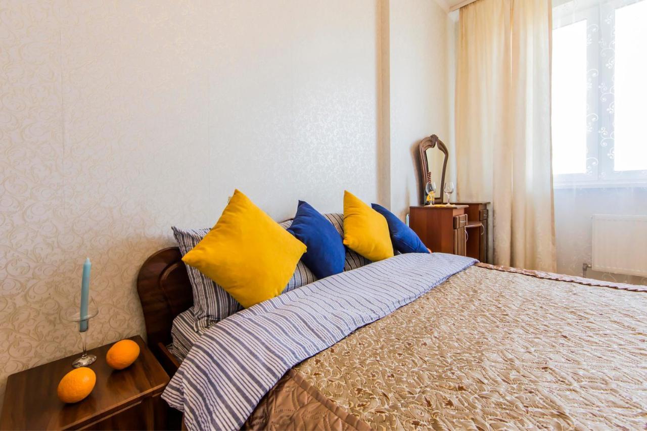 Large 2 Room Apartment With A Beautiful View 2 Min Metro Chernigivska Киев Экстерьер фото