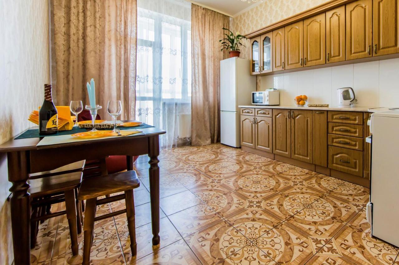 Large 2 Room Apartment With A Beautiful View 2 Min Metro Chernigivska Киев Экстерьер фото
