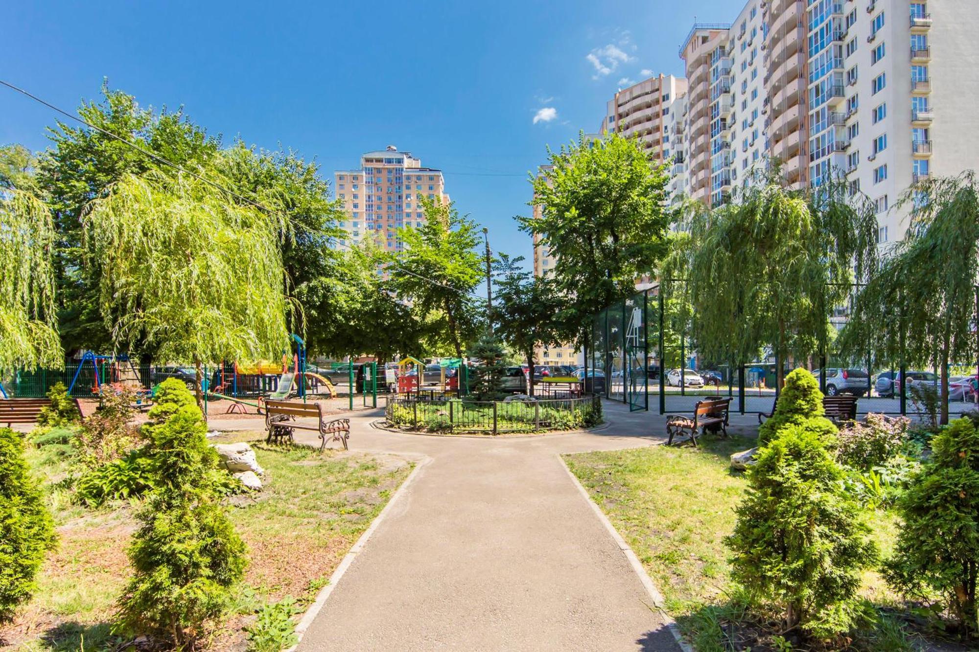 Large 2 Room Apartment With A Beautiful View 2 Min Metro Chernigivska Киев Экстерьер фото
